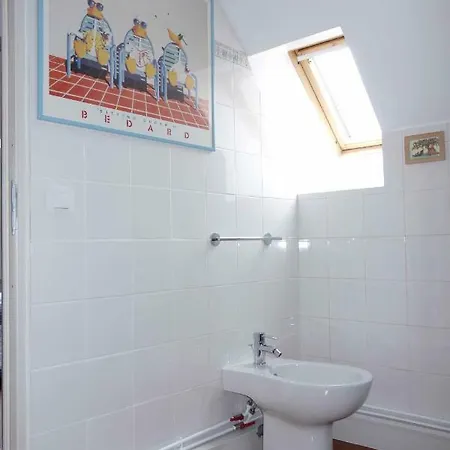 D'hotes Le Phenix לינה וארוחת בוקר