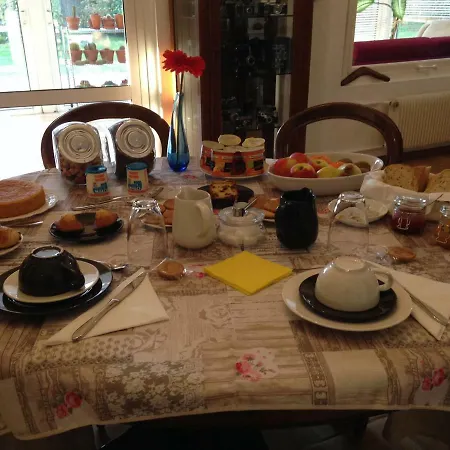 D'hotes Le Phenix לינה וארוחת בוקר 3*